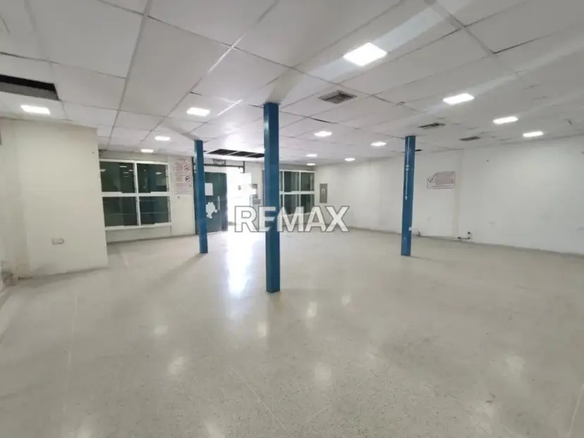 LOCAL EN VENTA 360M2 FINAL DE LA AV VENEZUELA CON 42 BARQUISIMETO