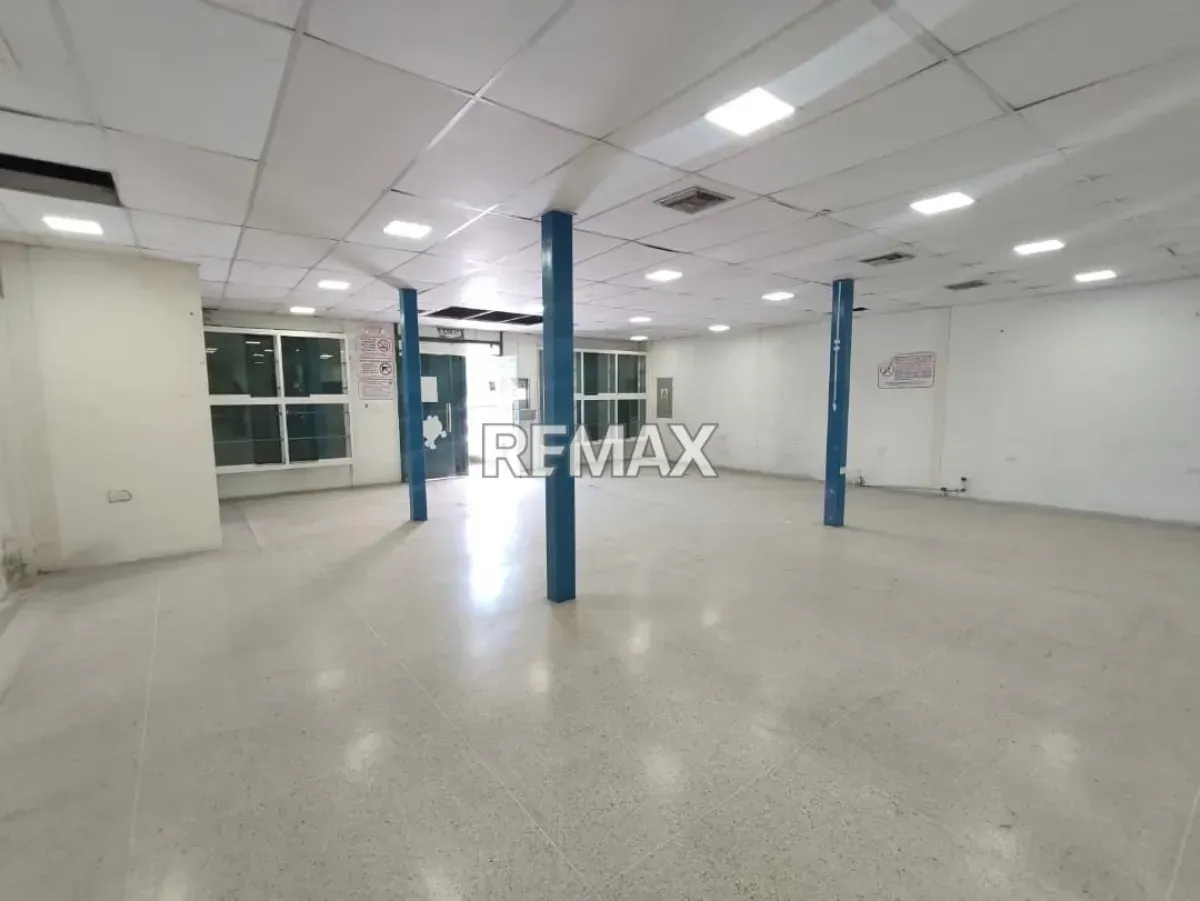 LOCAL EN VENTA 360M2 FINAL DE LA AV VENEZUELA CON 42 BARQUISIMETO