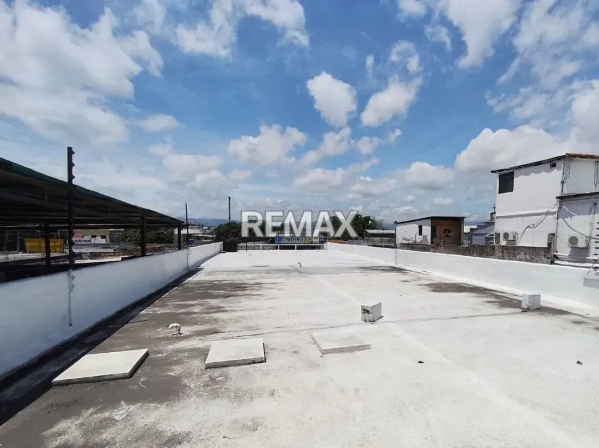 LOCAL EN VENTA 360M2 FINAL DE LA AV VENEZUELA CON 42 BARQUISIMETO - 9