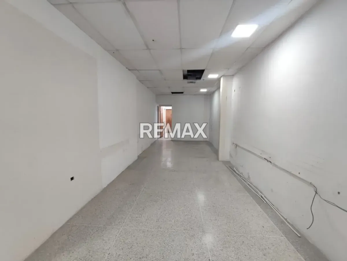 ALQUILER DE LOCAL COMERCIAL AV VENEZUELA CON 42 - 7