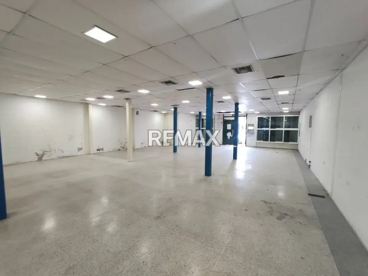 ALQUILER DE LOCAL COMERCIAL AV VENEZUELA CON 42 - 3
