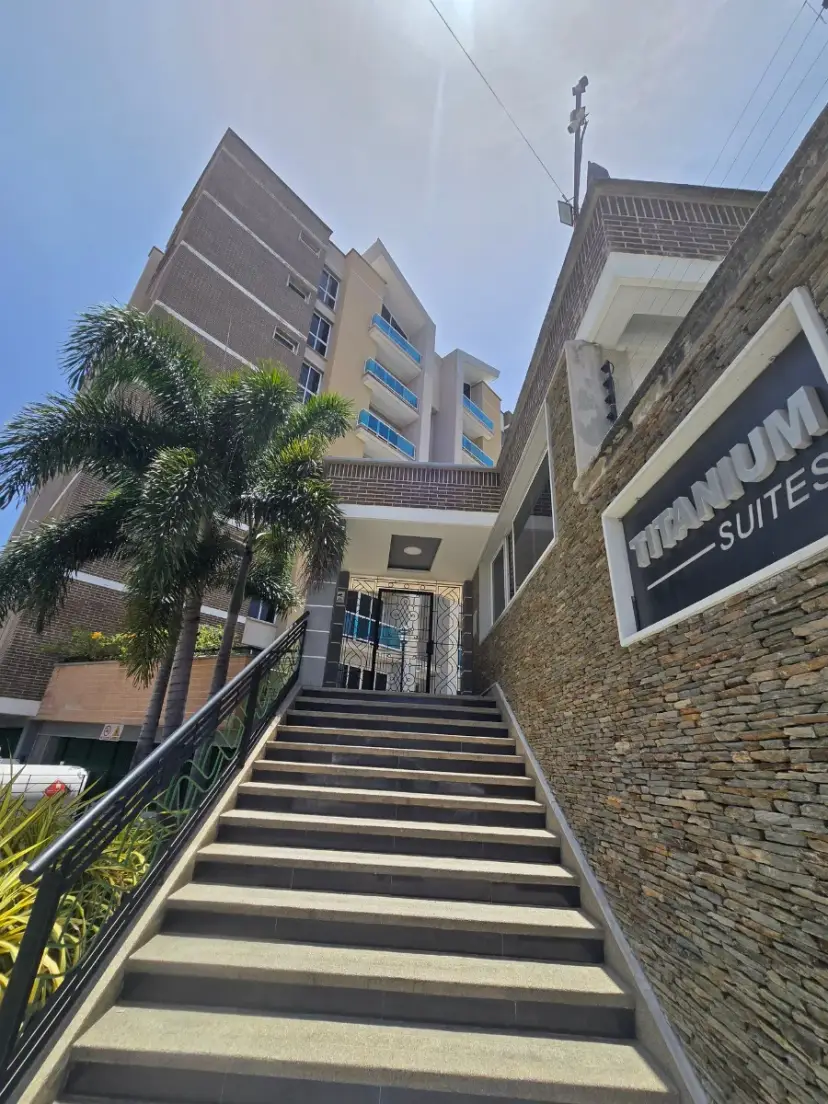 Apartamento de lujoso apartamento en la Urb. Trigal Norte. Resd. Titanium Suites 