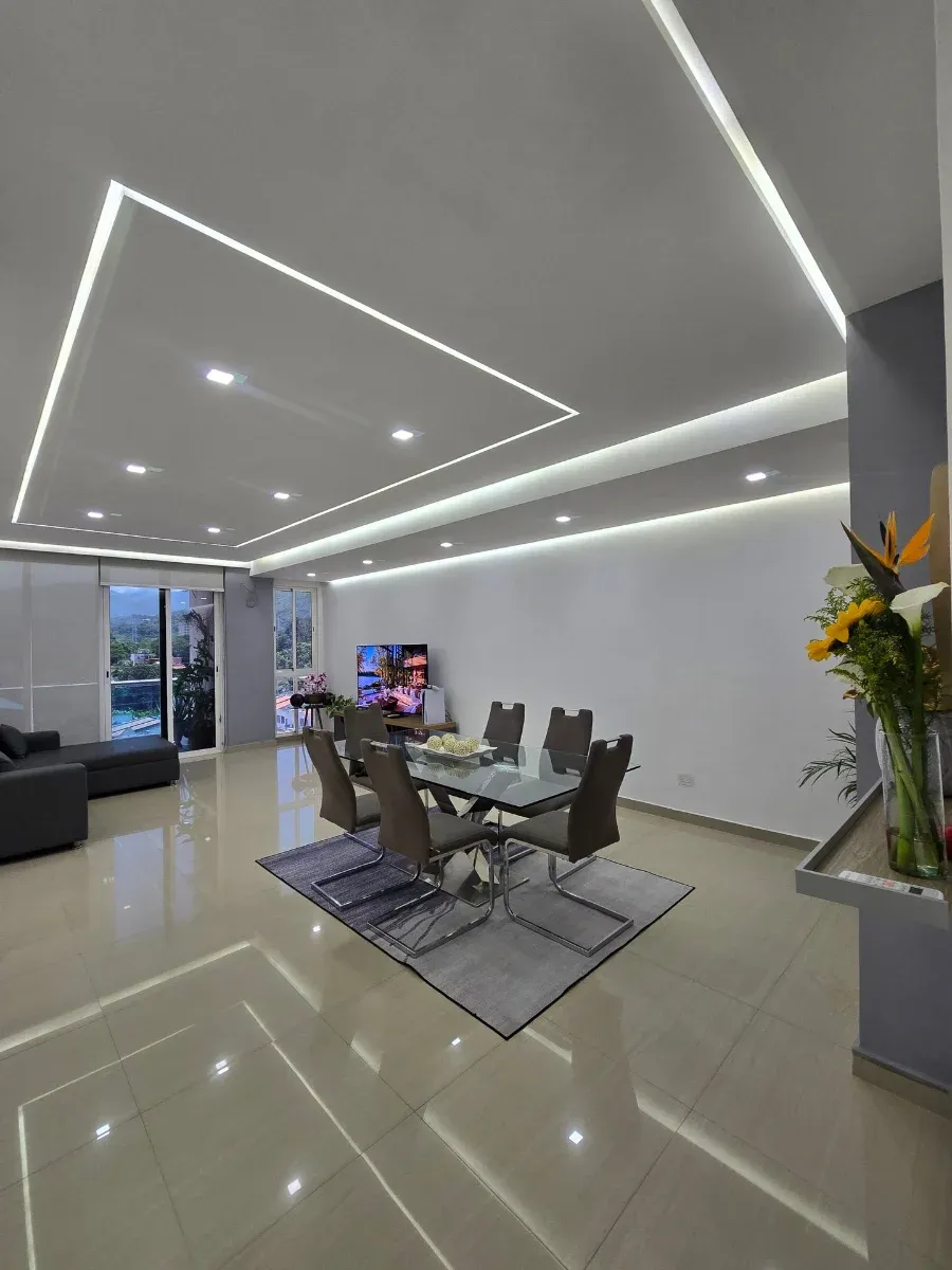 Apartamento de lujoso apartamento en la Urb. Trigal Norte. Resd. Titanium Suites  - 3