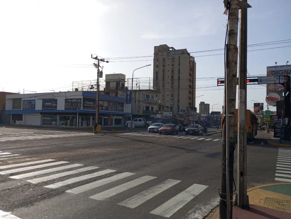 EDIFICIO CON OFICINA LOCAL APARTAMENTO AVENIDA ALTO TRAFICO LO MEJOR VISTA 24/7 MARACAIBO ZULIA VZLA - 3