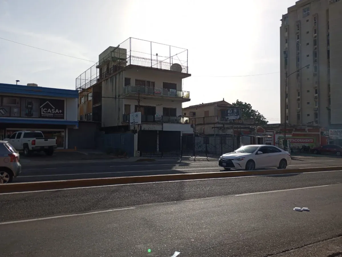 EDIFICIO CON OFICINA LOCAL APARTAMENTO AVENIDA ALTO TRAFICO LO MEJOR VISTA 24/7 MARACAIBO ZULIA VZLA - 2