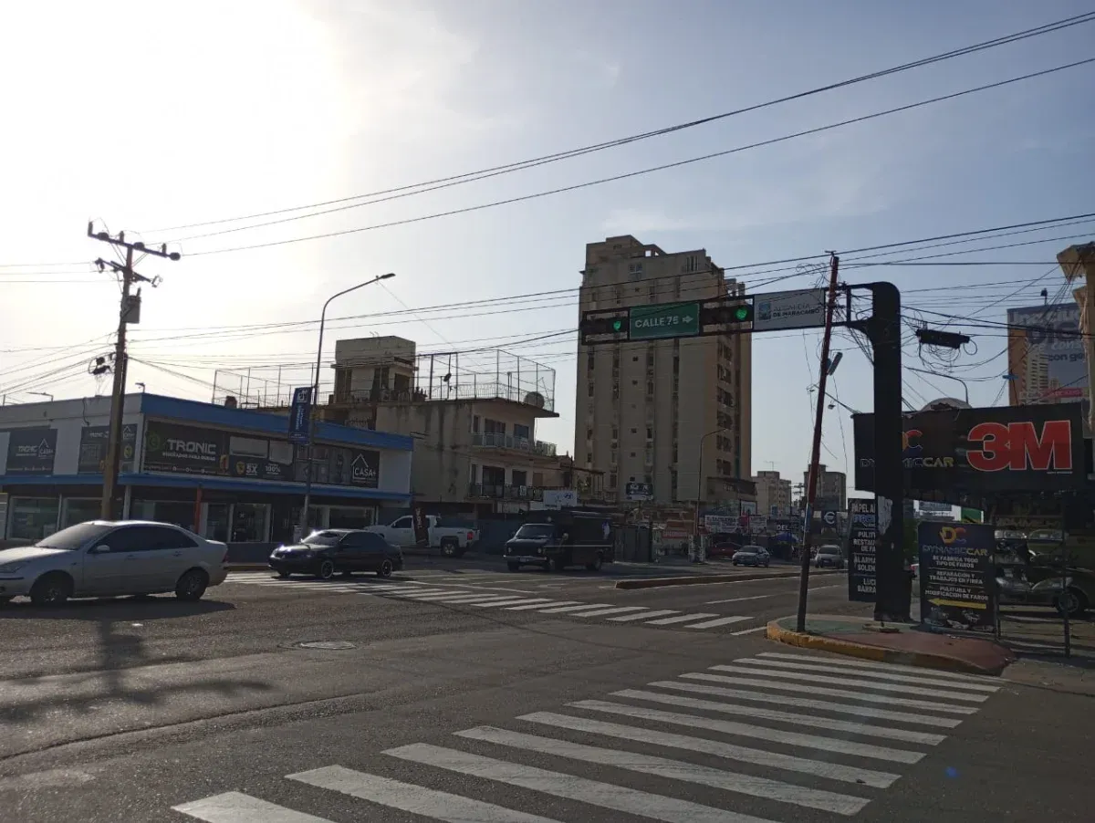 EDIFICIO CON OFICINA LOCAL APARTAMENTO AVENIDA ALTO TRAFICO LO MEJOR VISTA 24/7 MARACAIBO ZULIA VZLA - 7