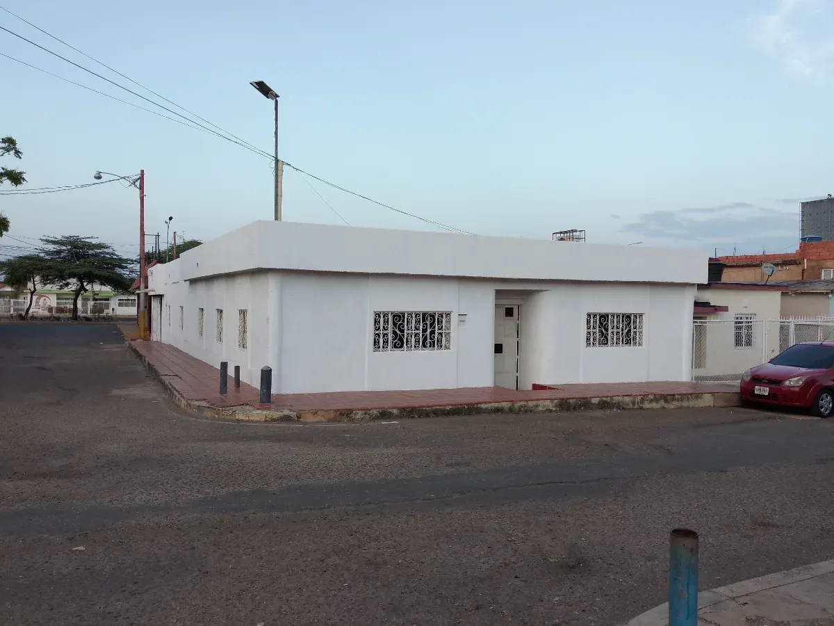 Vendo casa hermosa, amplia y segura en excelente ubicación comercial ca