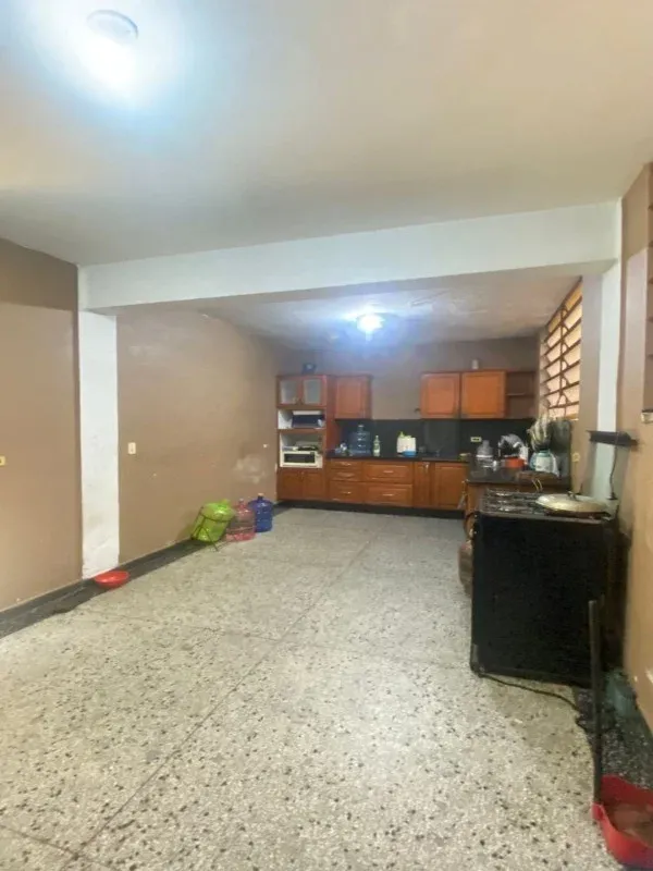 Excelente oportunidad de inversión, en Venta casa de dos plantas con muy buena ubicación.   - 4