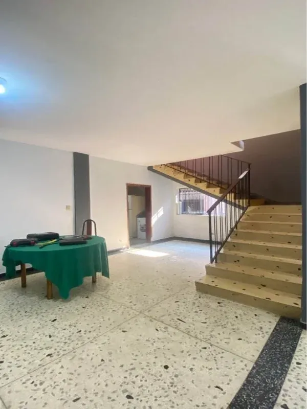 Excelente oportunidad de inversión, en Venta casa de dos plantas con muy buena ubicación.   - 6