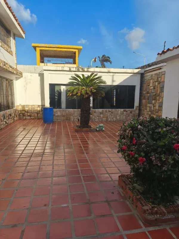 Hermosa Casa en Puerto Cabello. Oportunidad de inversión. Contáctame  - 4