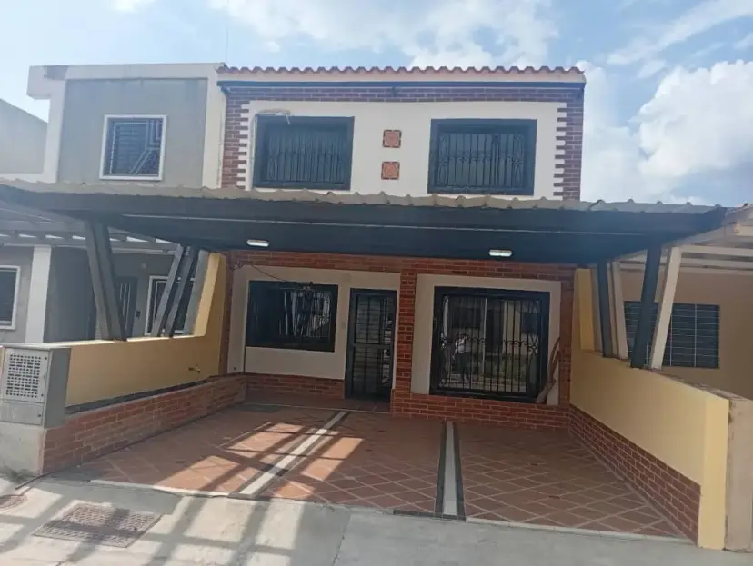Alquiler de Casa en Lomas de La Hacienda San Diego Contáctame 