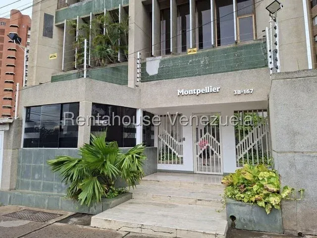 MLS 26-21452  VENTA DE APARTAMENTOS DE 2 NIVELES EN LA LAGO  - 2