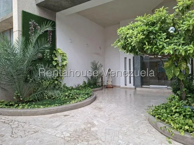MLS 26-21452  VENTA DE APARTAMENTOS DE 2 NIVELES EN LA LAGO  - 3