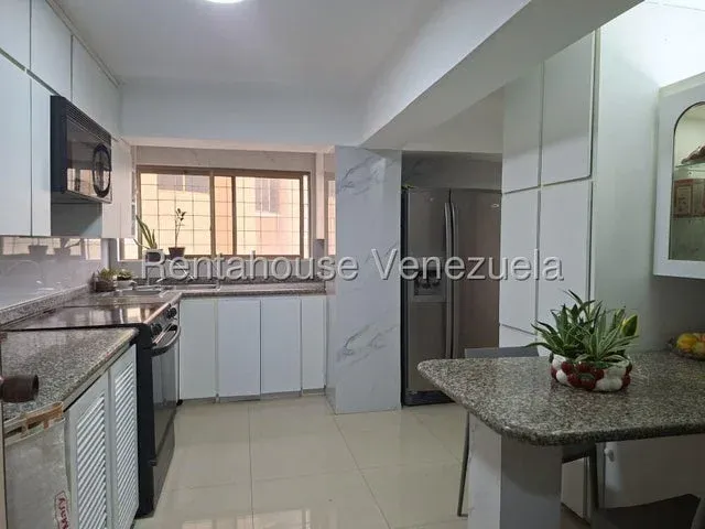 MLS 26-21452  VENTA DE APARTAMENTOS DE 2 NIVELES EN LA LAGO  - 8