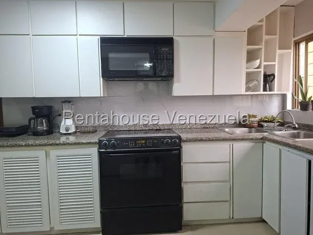 MLS 26-21452  VENTA DE APARTAMENTOS DE 2 NIVELES EN LA LAGO  - 9