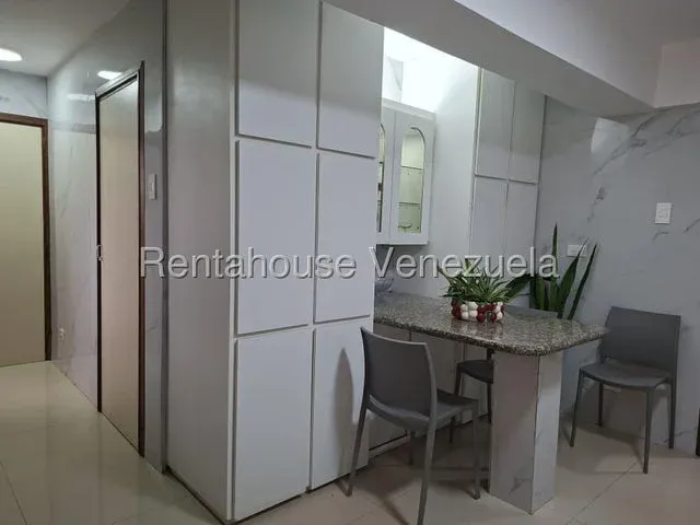 MLS 26-21452  VENTA DE APARTAMENTOS DE 2 NIVELES EN LA LAGO  - 10