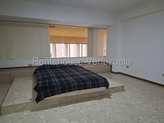 MLS 26-21452  VENTA DE APARTAMENTOS DE 2 NIVELES EN LA LAGO  - 11