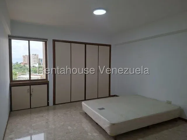 MLS 26-21452  VENTA DE APARTAMENTOS DE 2 NIVELES EN LA LAGO  - 12
