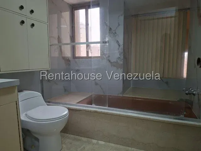 MLS 26-21452  VENTA DE APARTAMENTOS DE 2 NIVELES EN LA LAGO  - 13