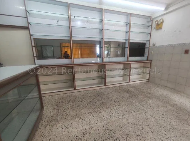 MLS -26-24527 VENTA DE LOCAL EN AV PADILLA  - 8