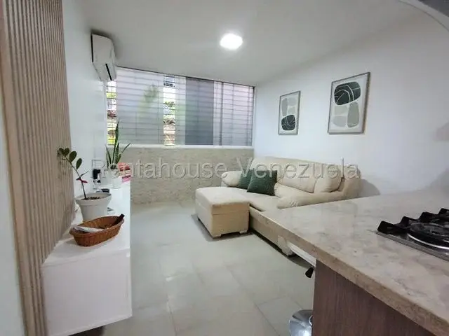 Iluminado Apartamento  venta  Los Naranjos Humboldt   27-2227
