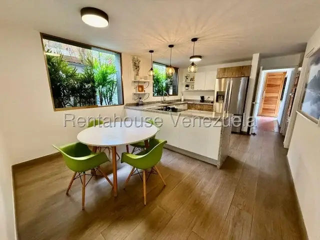 Impactante Casa Venta Colinas de Tamanaco 27-2907
