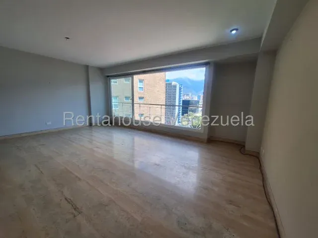 Bello apartamento venta Lomas de la Mercedes 27-4690