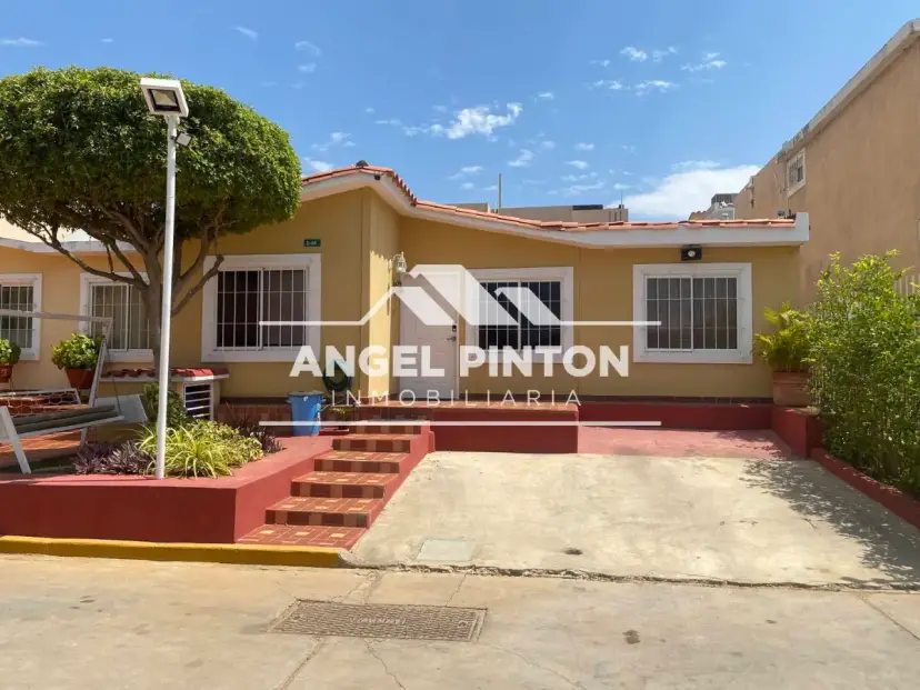 CASA EN VENTA CAMINOS DEL DORAL MARACAIBO VENEZUELA API 9454