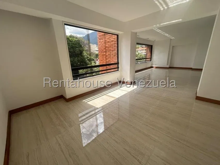 Amplio Apartamento en Venta Resd. Balmoral Los Dos Caminos - 4