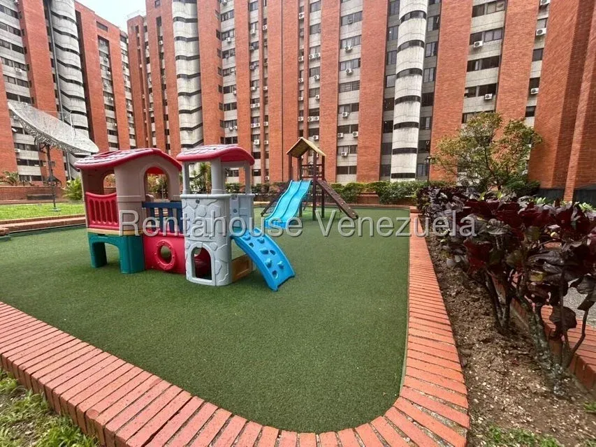 Amplio Apartamento en Venta Resd. Balmoral Los Dos Caminos - 18