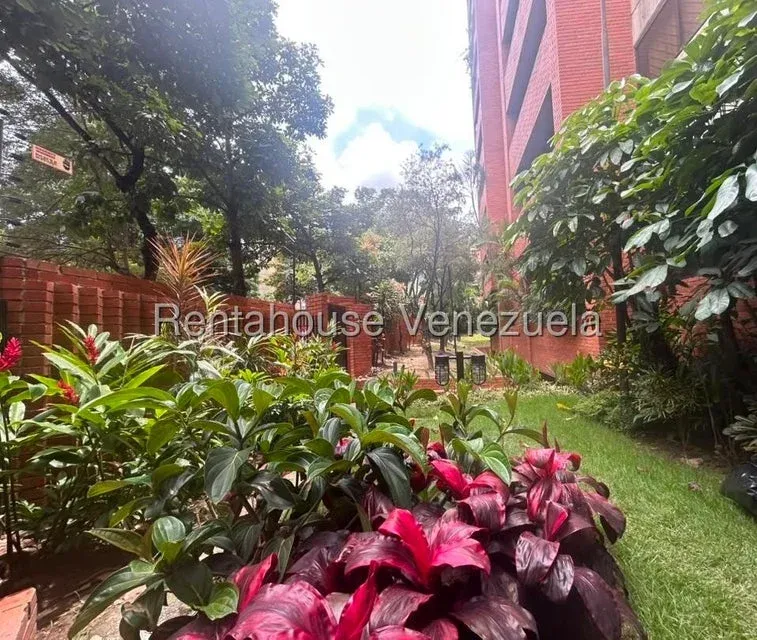 Amplio Apartamento en Venta Resd. Balmoral Los Dos Caminos - 19