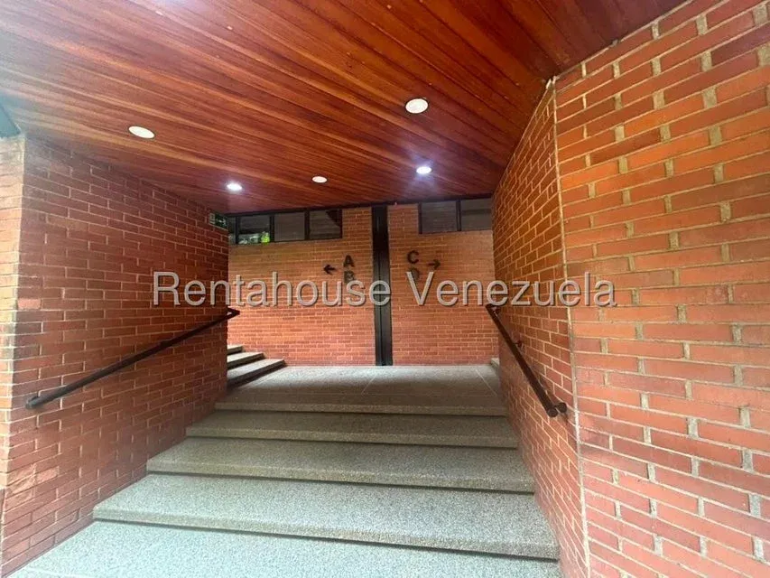 Amplio Apartamento en Venta Resd. Balmoral Los Dos Caminos - 2