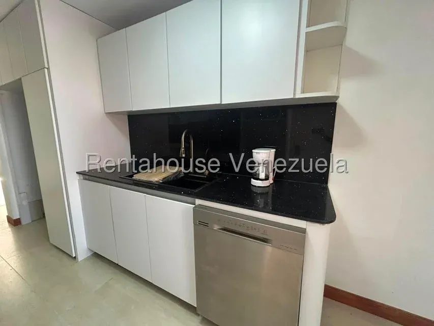 Amplio Apartamento en Venta Resd. Balmoral Los Dos Caminos - 6