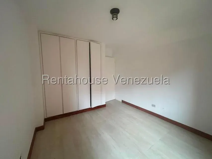 Amplio Apartamento en Venta Resd. Balmoral Los Dos Caminos - 15