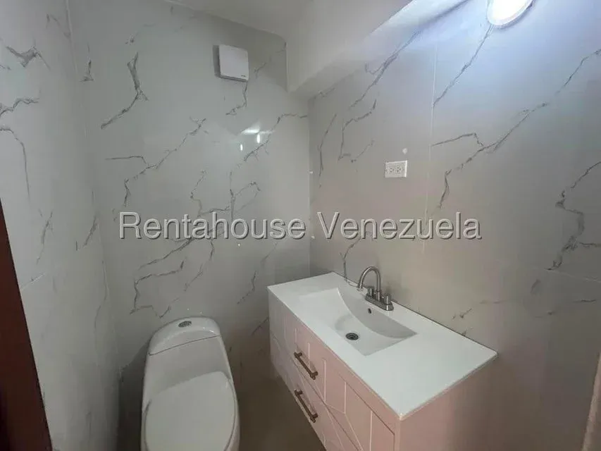 Amplio Apartamento en Venta Resd. Balmoral Los Dos Caminos - 12