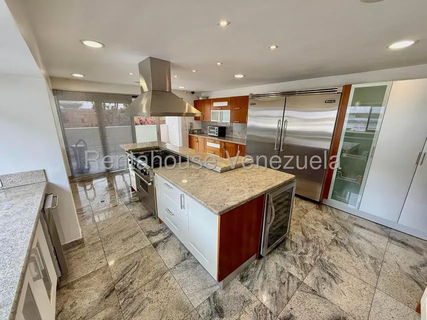 Casa en Venta Colinas del Tamanaco.  950Mtrs2 - 5