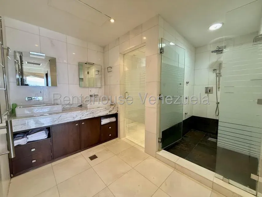 Casa en Venta Colinas del Tamanaco.  950Mtrs2 - 14