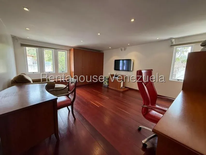 Casa en Venta Colinas del Tamanaco.  950Mtrs2 - 16