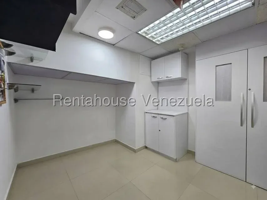 Venta de Local Comercial en Las Mercedes 257Mtrs2 - 14