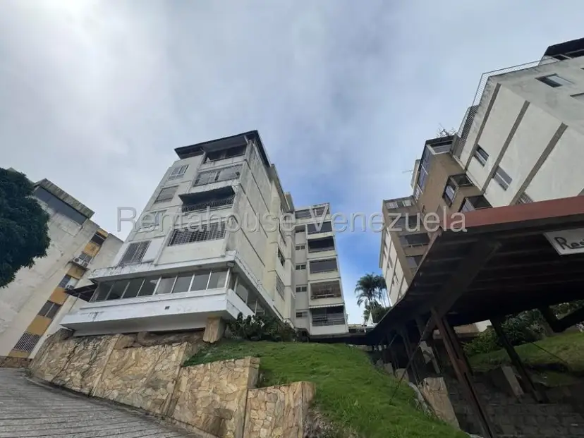 Alquiler de Apartamento en Cumbres de Curumo. 