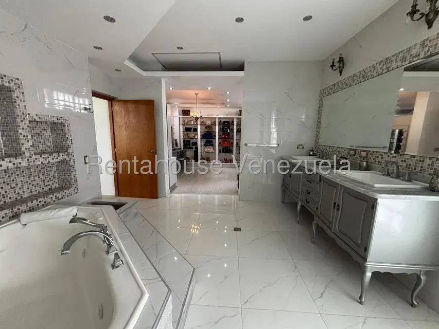 Casa en Venta en Lomas de la Lagunita  - 25
