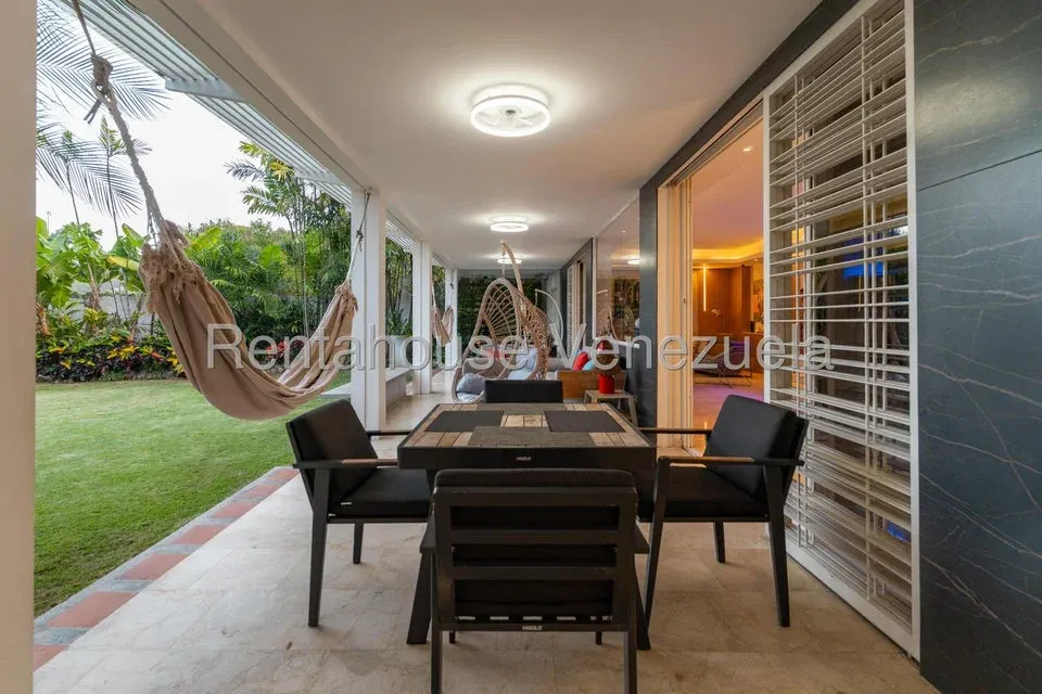Amplia Casa en venta en Prados del Este  - 3