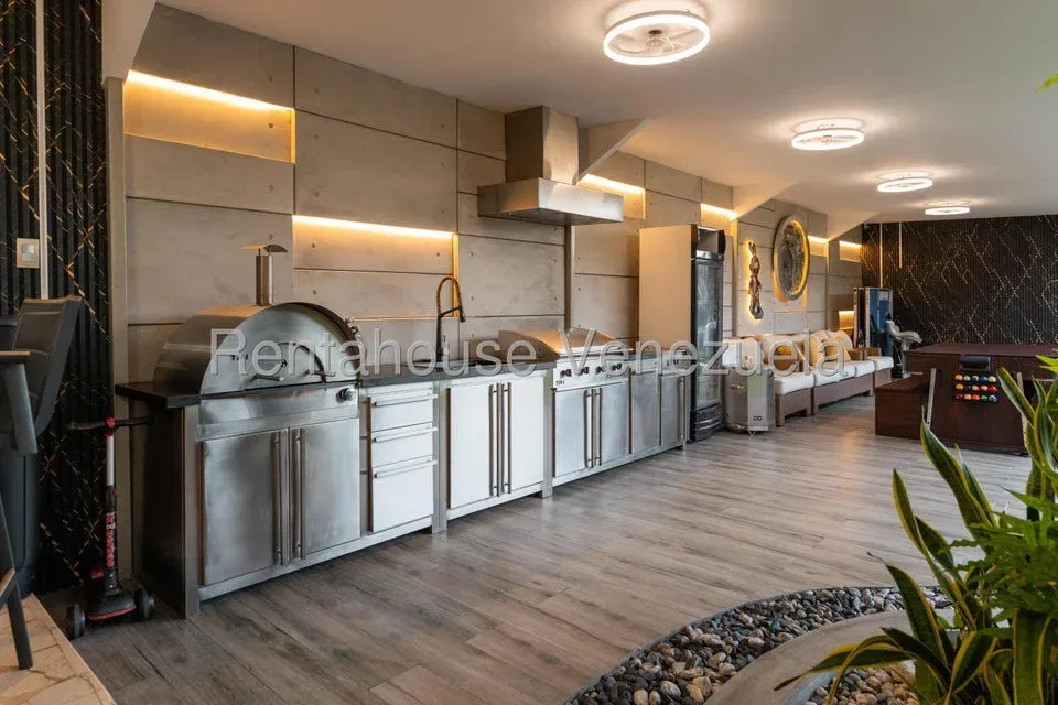 Amplia Casa en venta en Prados del Este  - 17
