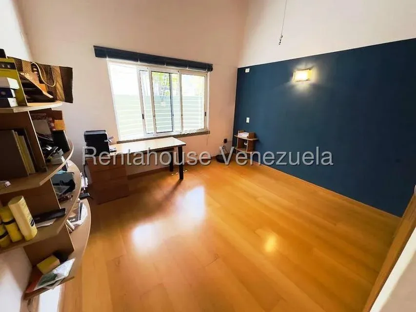 Amplia Casa en venta en Los Samanes - 16