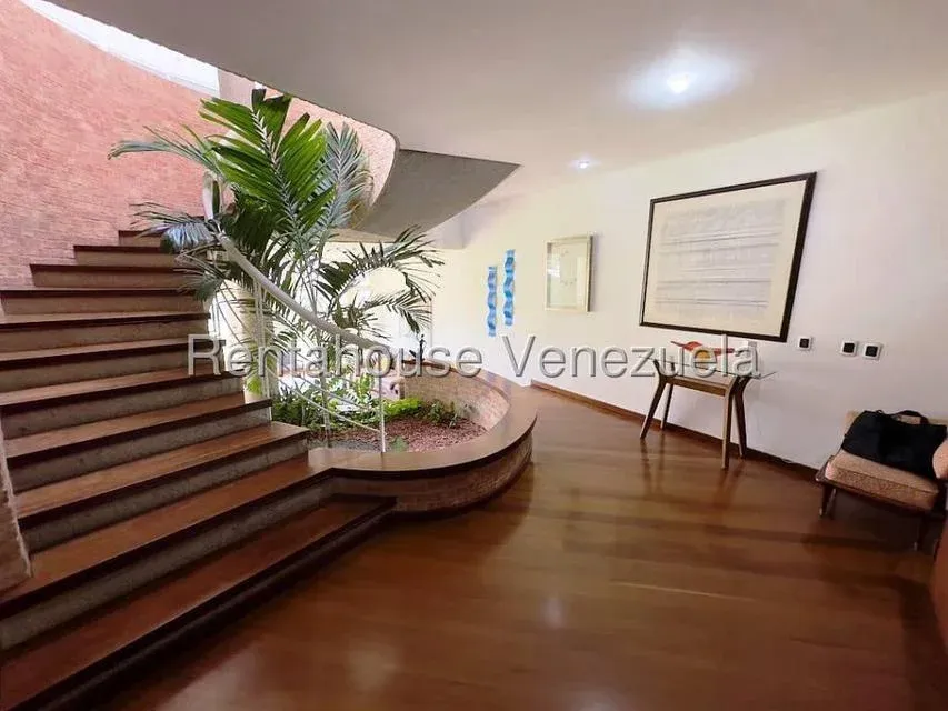 Amplia Casa en venta en Los Samanes - 8