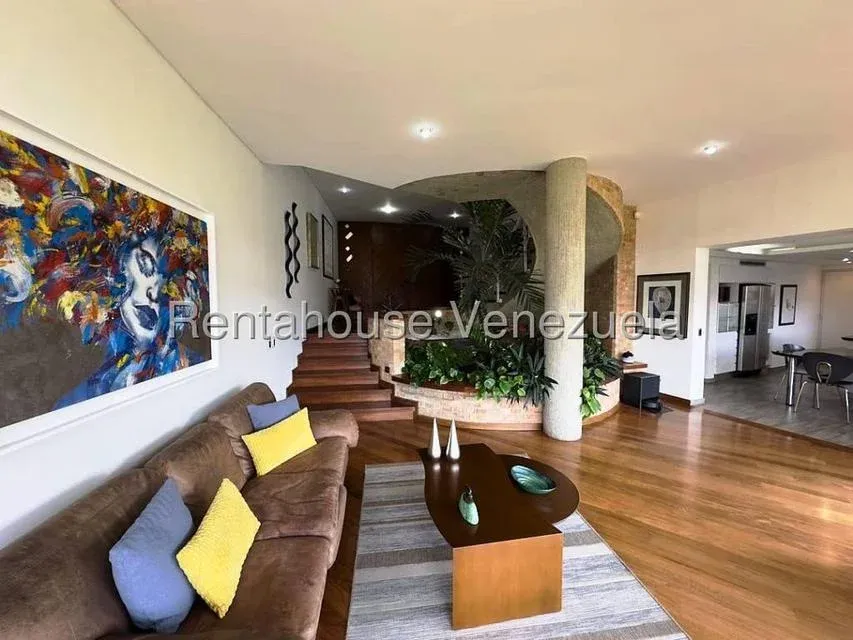 Amplia Casa en venta en Los Samanes - 2