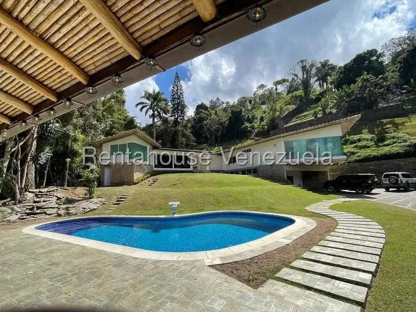 Amplia Casa en Venta en Alto Hatillo - 3