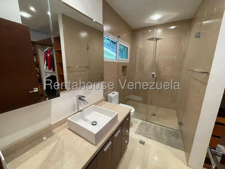 Amplia Casa en Venta en Alto Hatillo - 16