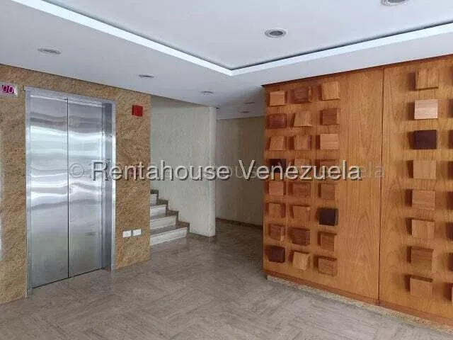 Alquiler de Apartamento en Los Chaguaramos. Amoblado #27-1022 - 2