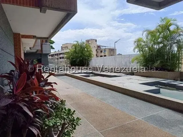 Alquiler de Apartamento en Los Chaguaramos. Amoblado #27-1022 - 3